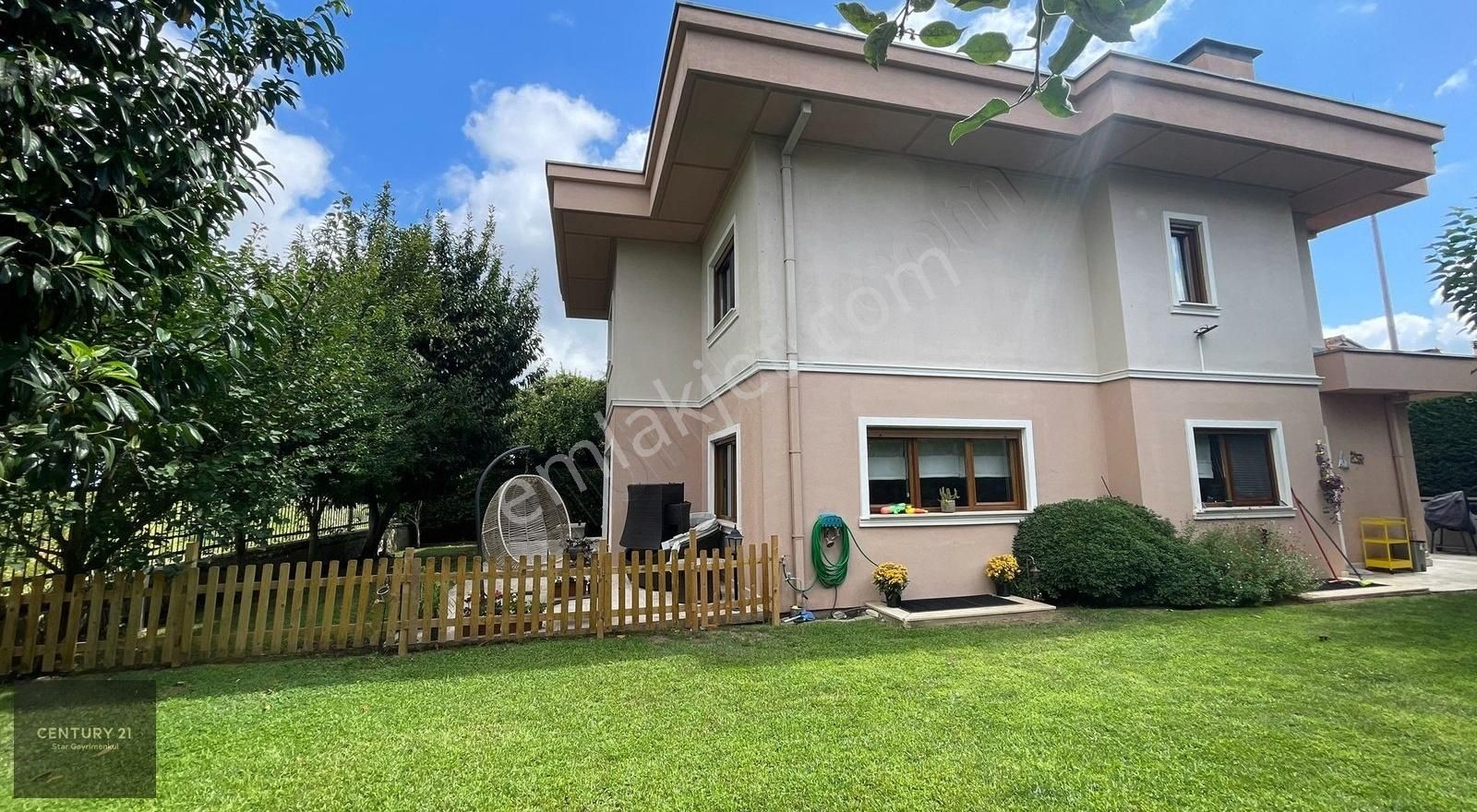 Century21 Star'dan Belle Gardens Zekeriyaköy De 6+2 Müstakil
