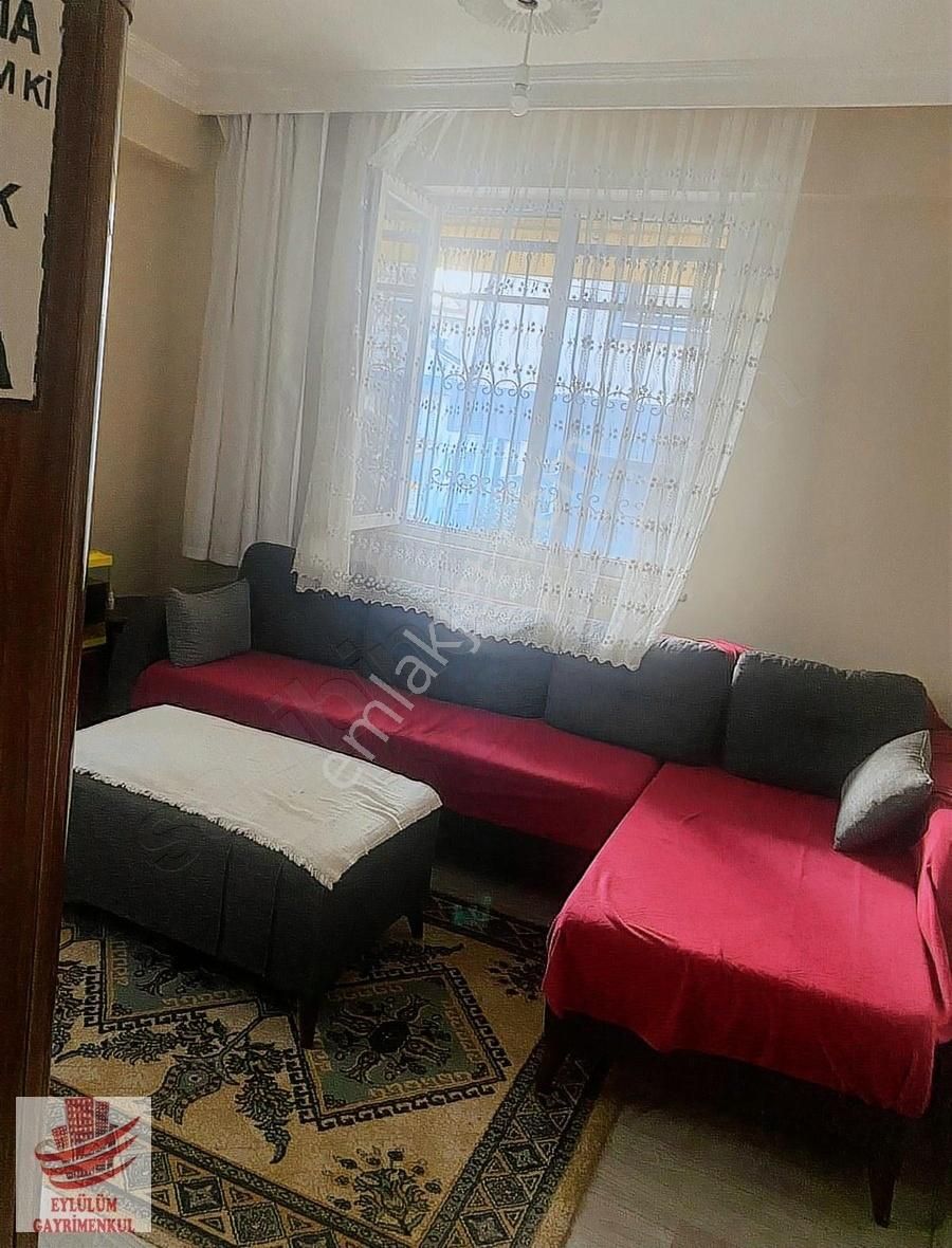 Eylülüm'den Aşağı Dudullu Mahallesinde Satılık Yüksek Giriş 1+1