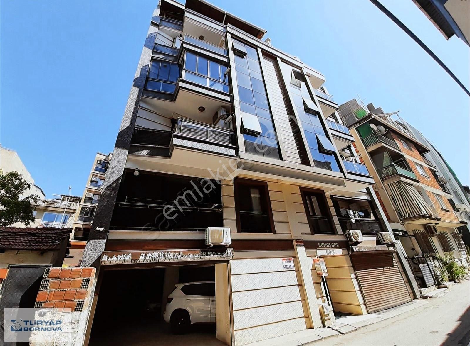 Bayraklı 2+1 Kısmi Deniz Manzaralı Kiralık Daire