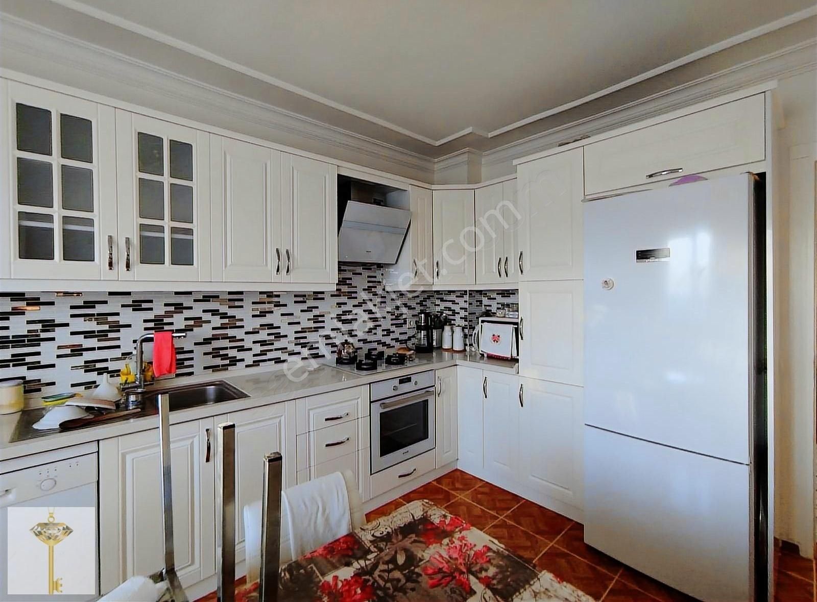 Geniş, Bakımlı Ve Balkonlu Orta Kat 3+1 Daire