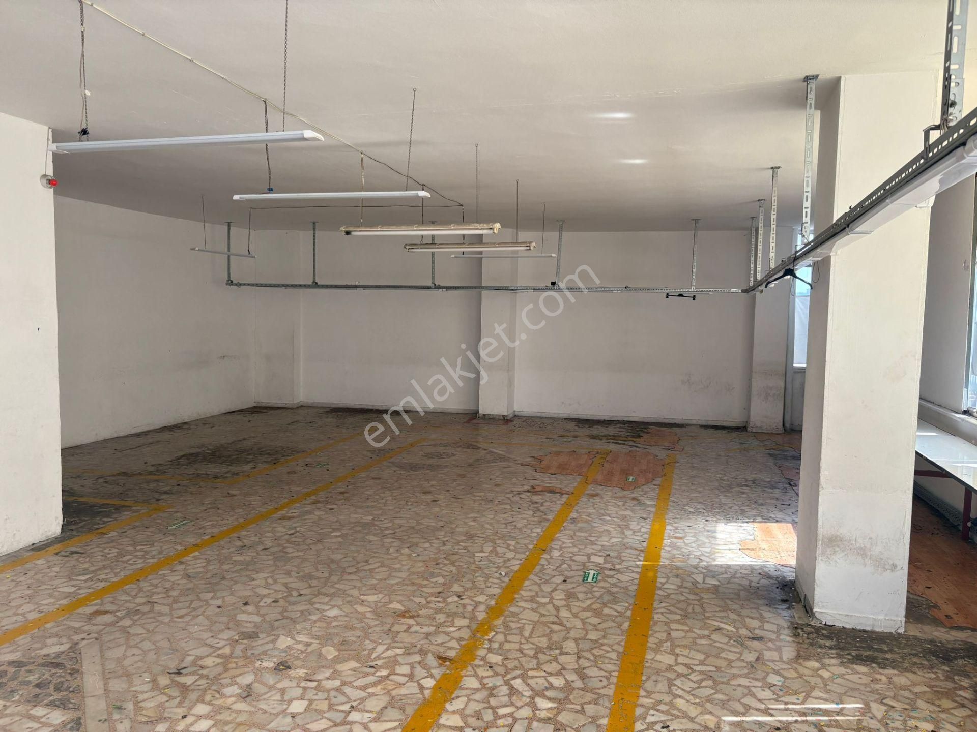Atatürk Mah. Cadde Üzeri 200 M² Bölmesiz Ferah İş Hanı Katı