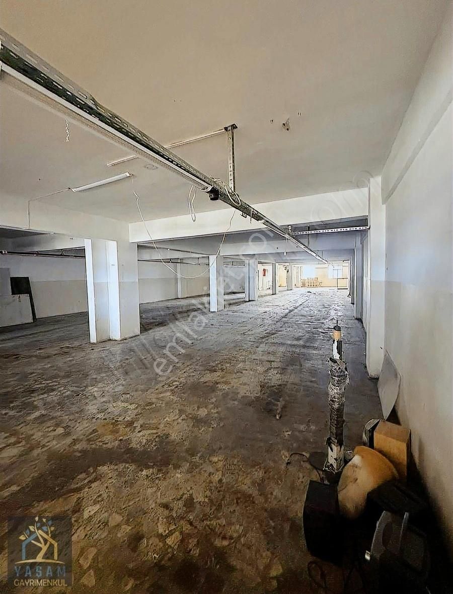 Sultangazi Mescidi Selam Cadde Üzerinde Kiralık 380m² İmalathane