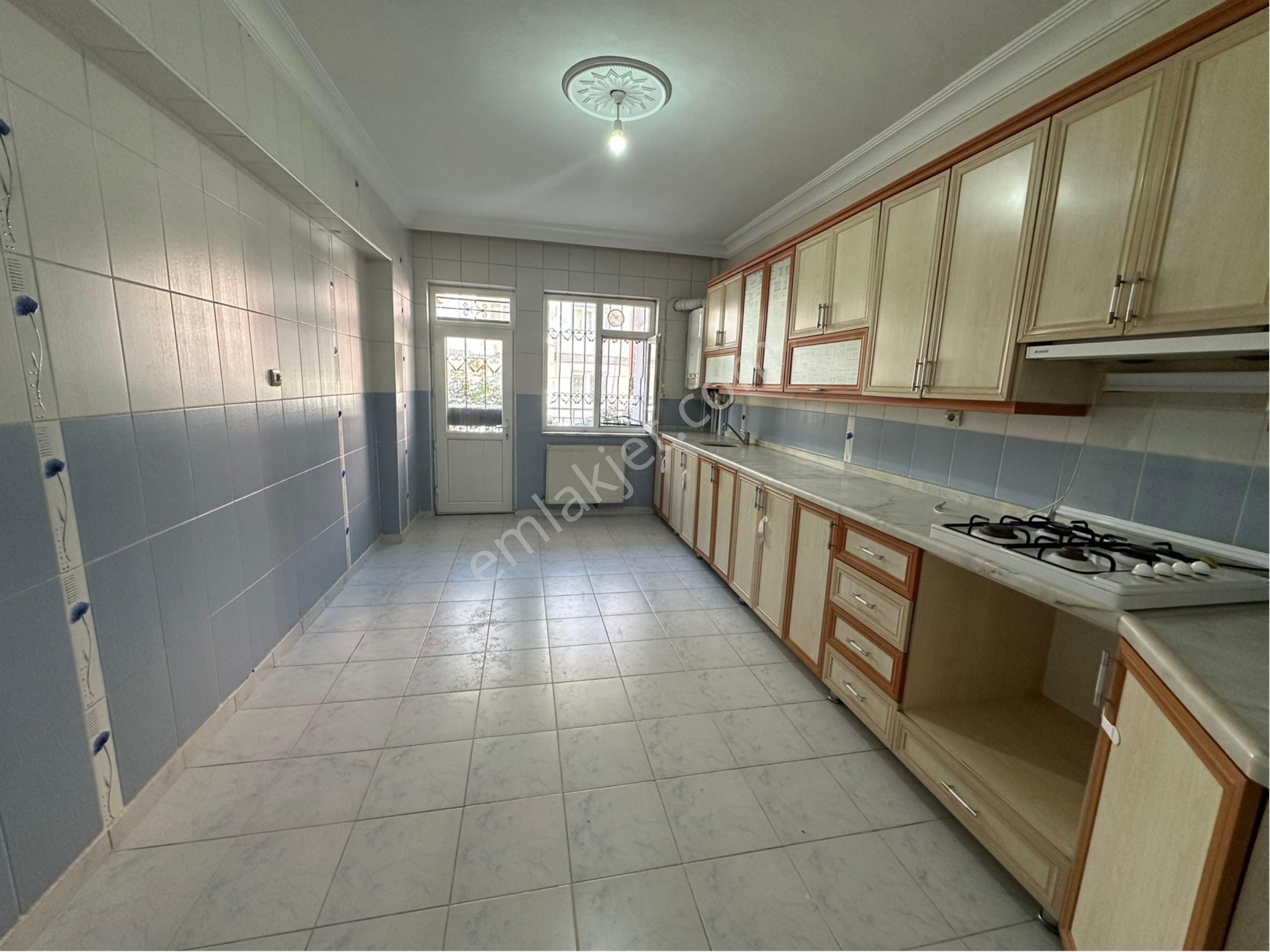 Fırat Mahallesi İpek Caddesin’de 3+1 Kilerli Kiralık Daire