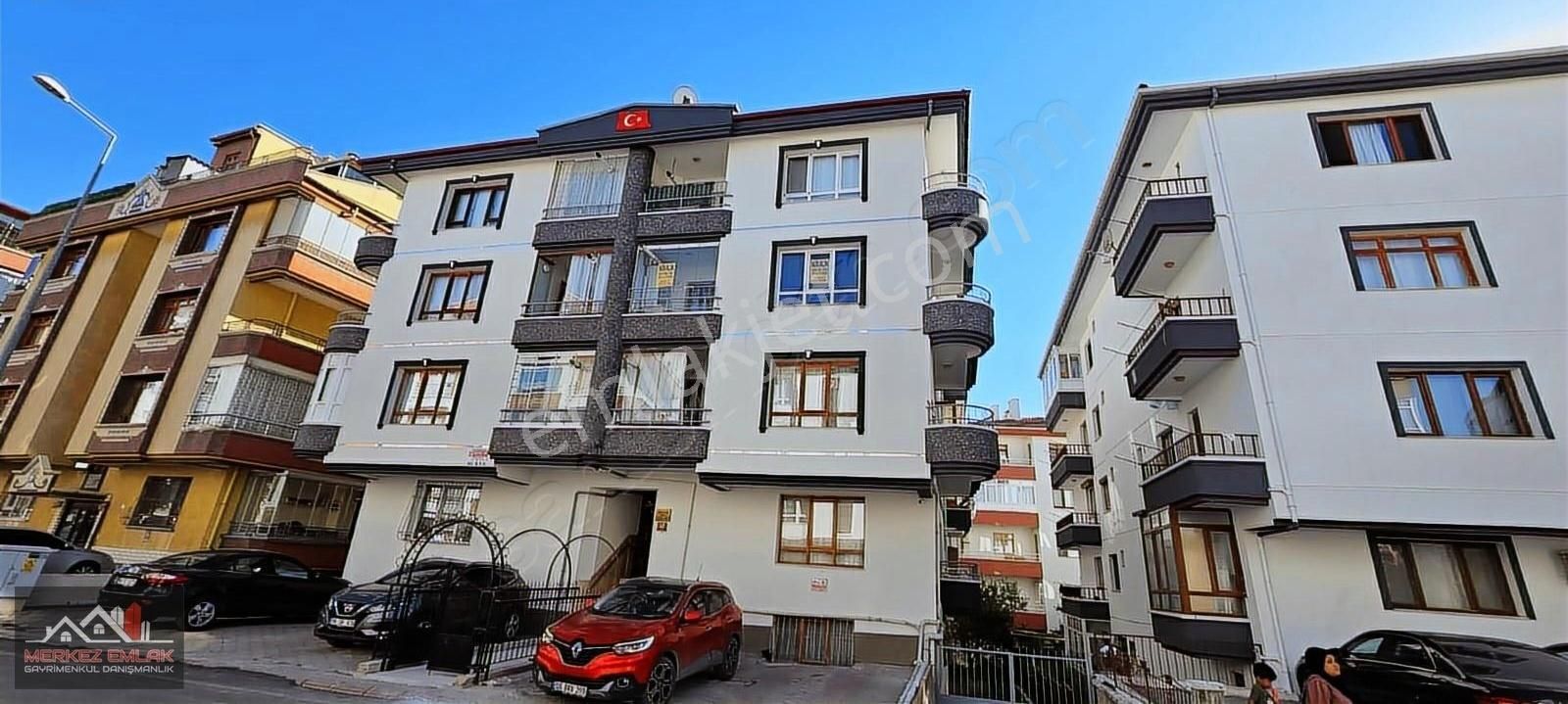 Merkez Emlak 4+1 Kat 2 Ön Cephe 145 M2 Geniş Çarşı İçi