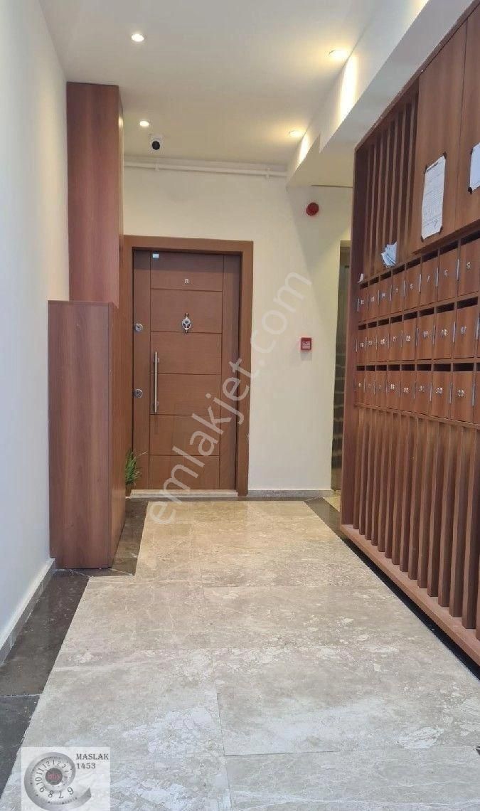 Dikilitas Ana Cadde Üzerinde Sıfır Binada Kapali Otoparklı Sehir Manzarali 2+1 Dairemiz