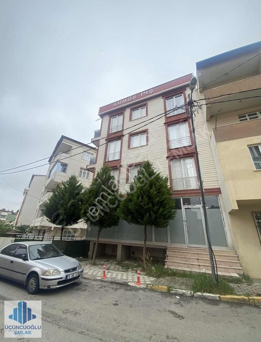Pendik Esenyalıda Satılık Daire 2+1 Açık Mutfak