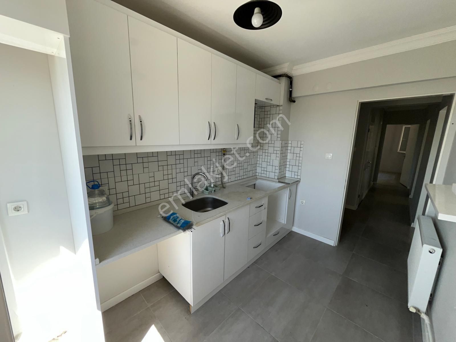 Borkop Sitesinde 2+1 Doğalgazlı Cam Balkonlu Full Yapılı Satılık Daire