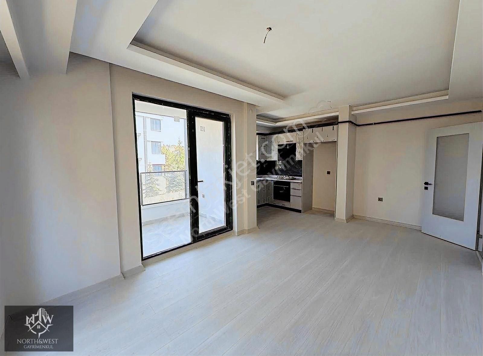 İncek Taşpınar'da Düz 2+1 Ebeveyn Banyolu Daire-n&w Taşpınar