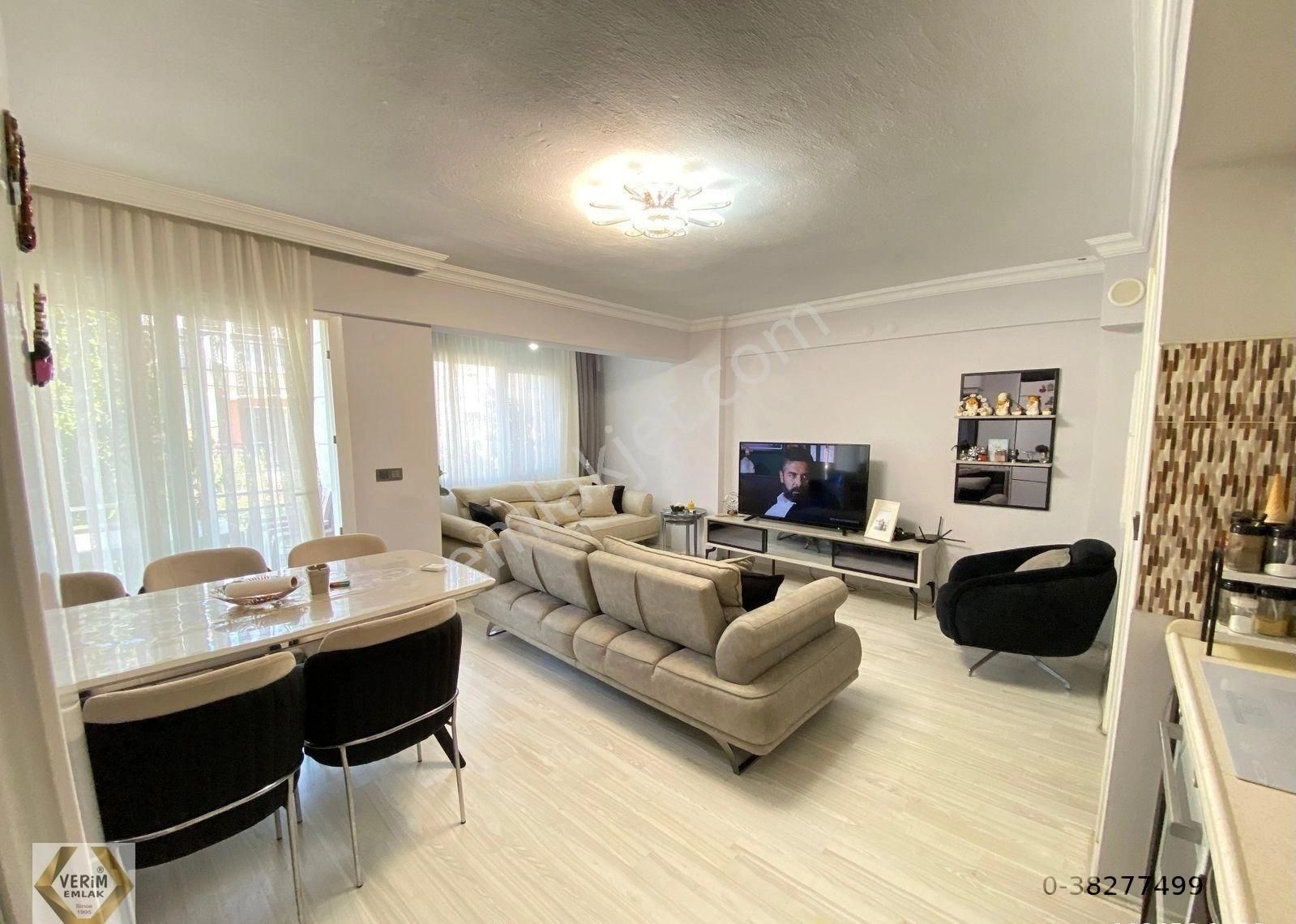 Ürkmez'de Otoparklı Ara Kat Denize 250mt Satılık 2+1 Daire