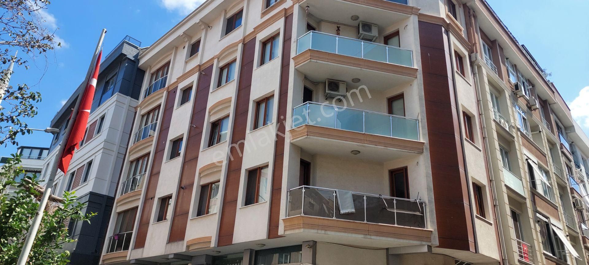 Maltepe Merkezde Genç Binada 120m2 1.kat Temiz Daire