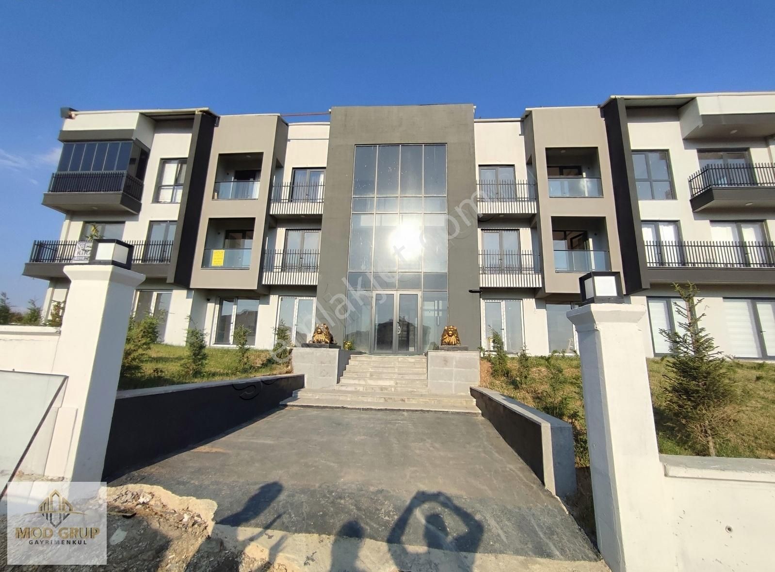 Taşpınar Mah. Satılık Bahçe Kullanımlı Site İçersinde 1+1 Daire