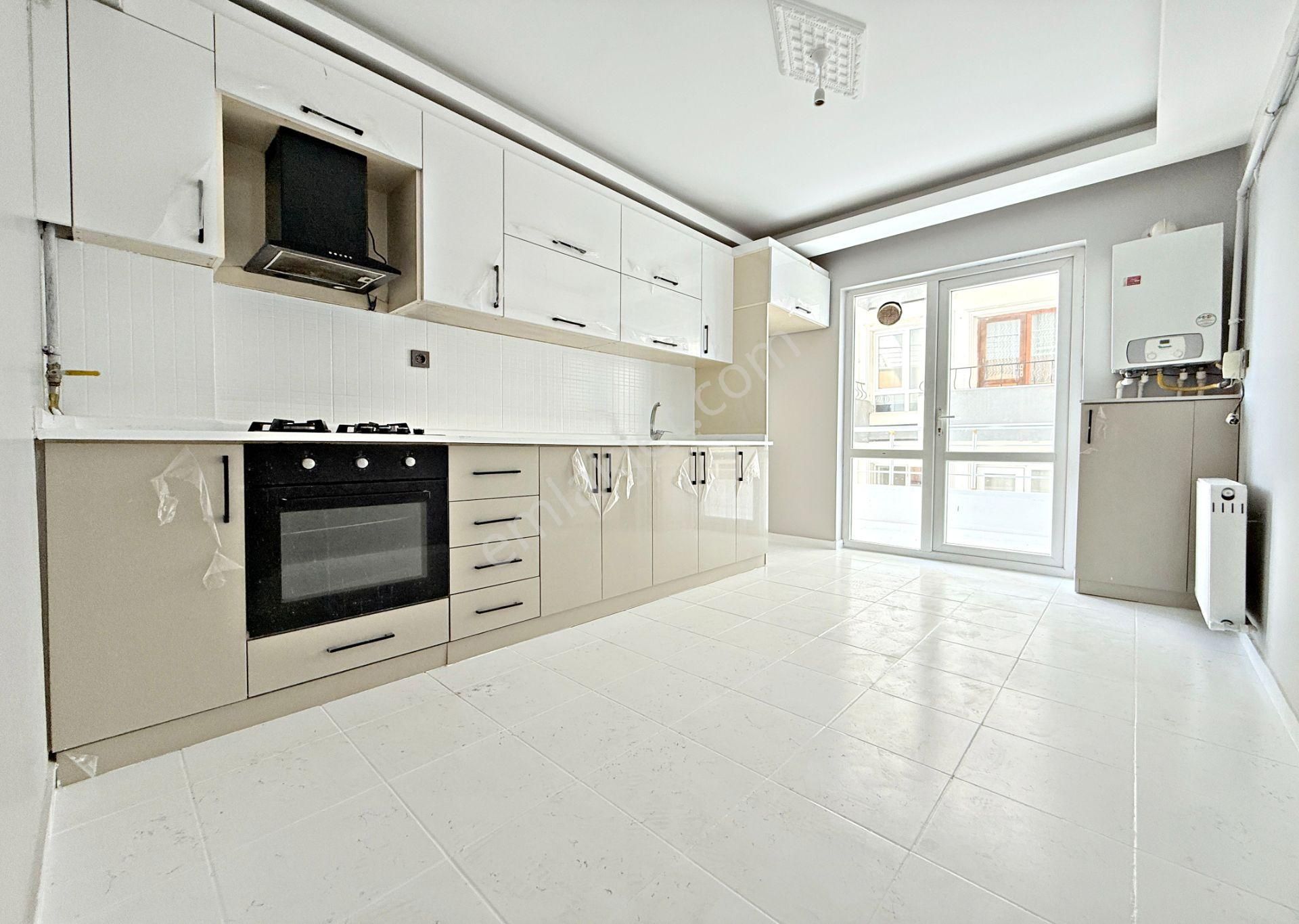 Krediye Uygun_cadde Üzeri_sıfır Ayarında_ön Cephe_ultra Lüx 1.kat 3+1