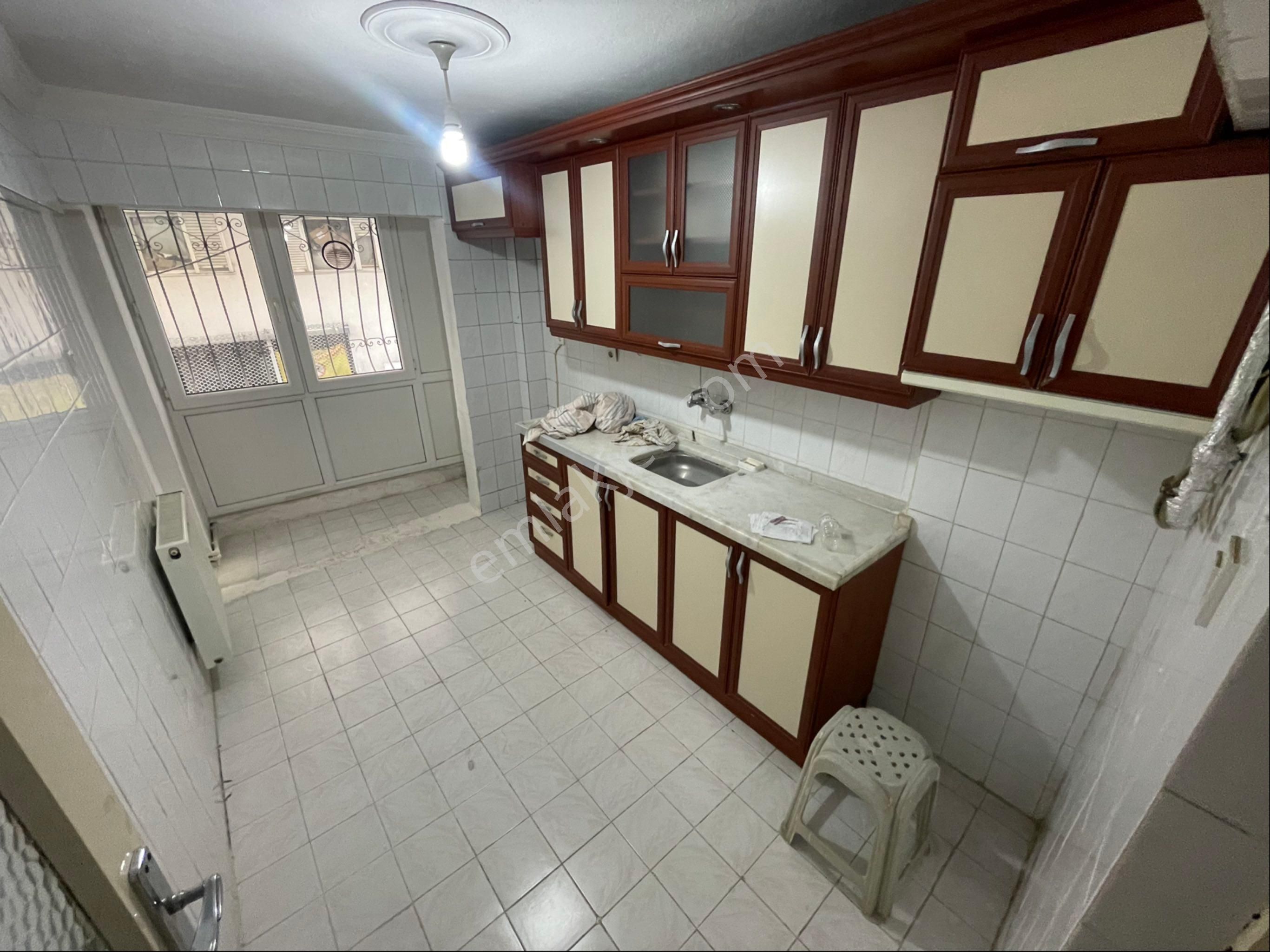 Mit Lojmanları-pazar Yeri Ve Ssk Yakını Arakat 3+1 Kiralık Daire