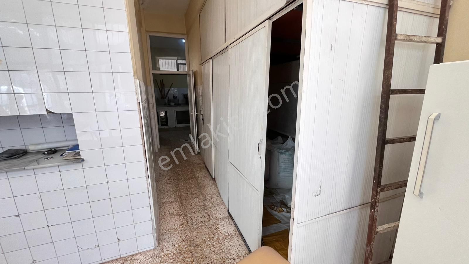 Karabağlar Bozyaka Kapalı Pazar Yakını Satılık Karafırınlı Dükkan - Görsel 11