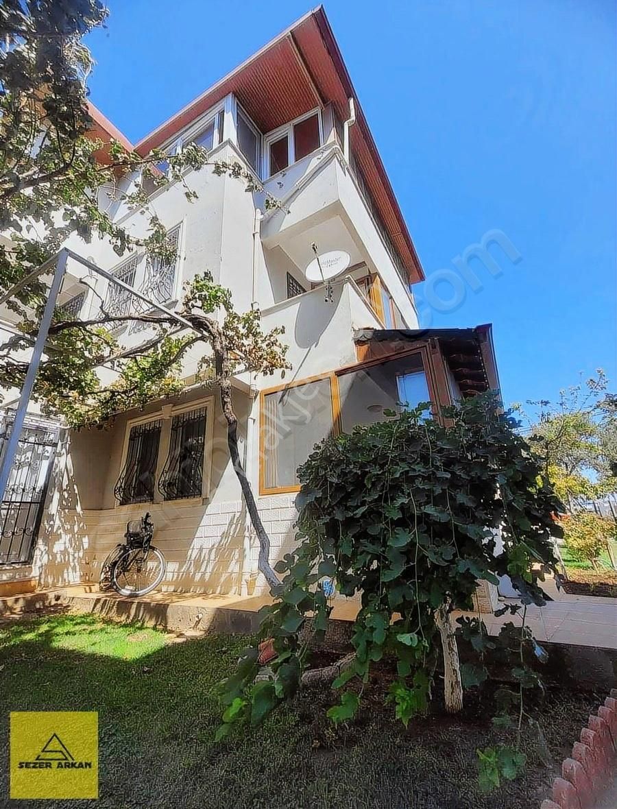 Burhaniye Adiyarda Denize Yürüme Mesafesinde 4+2 Tripleks