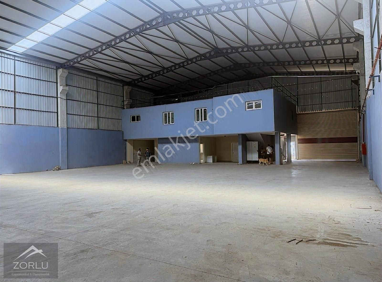 Zorlu Gayrimenkul'den Güzelevler Mah'de 1750m2 Kiralık Depo