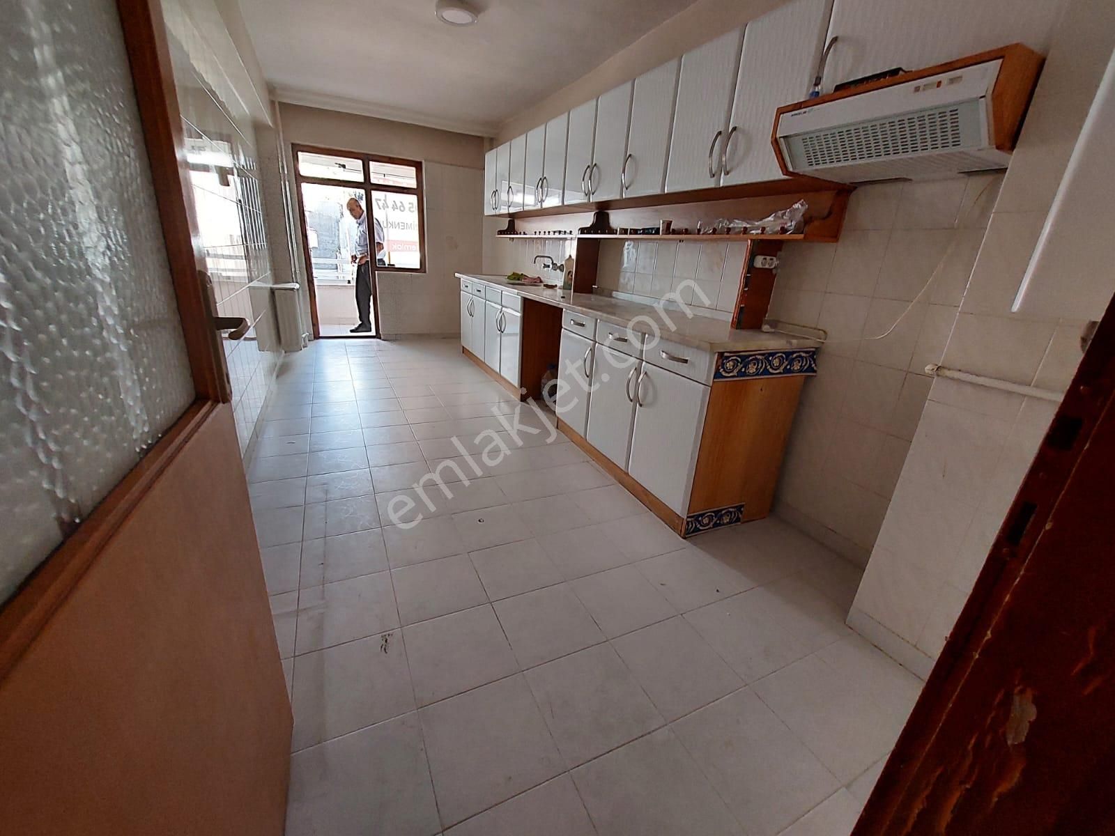 Göraldan 3+1 Asansörlü Ara Kat Polis Evi Ve Dikmen Cad. Yakını
