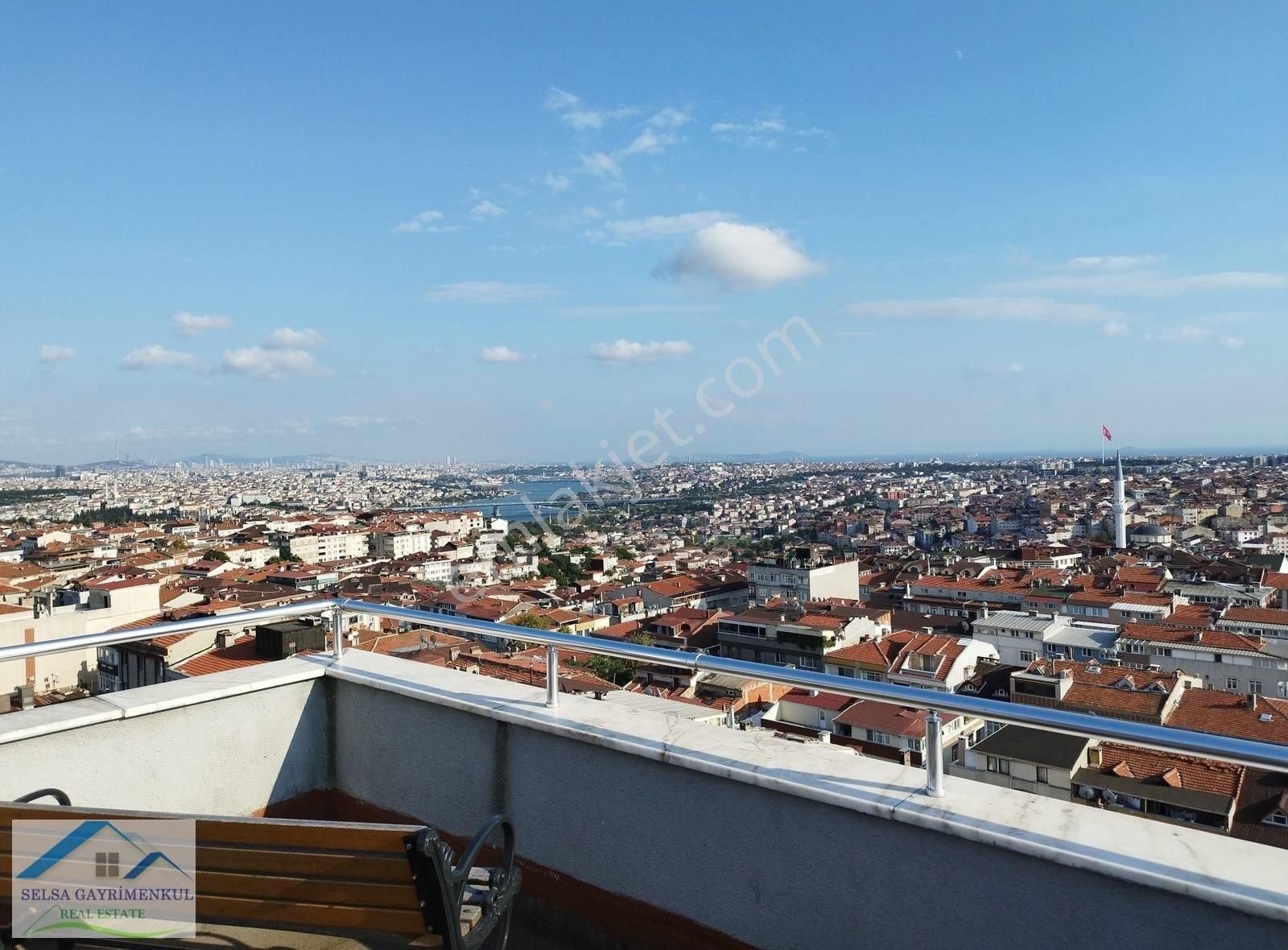 Haliç Panorama Sitesi B Blokta 3. Kat 62m2 1+1 Satılık Daire