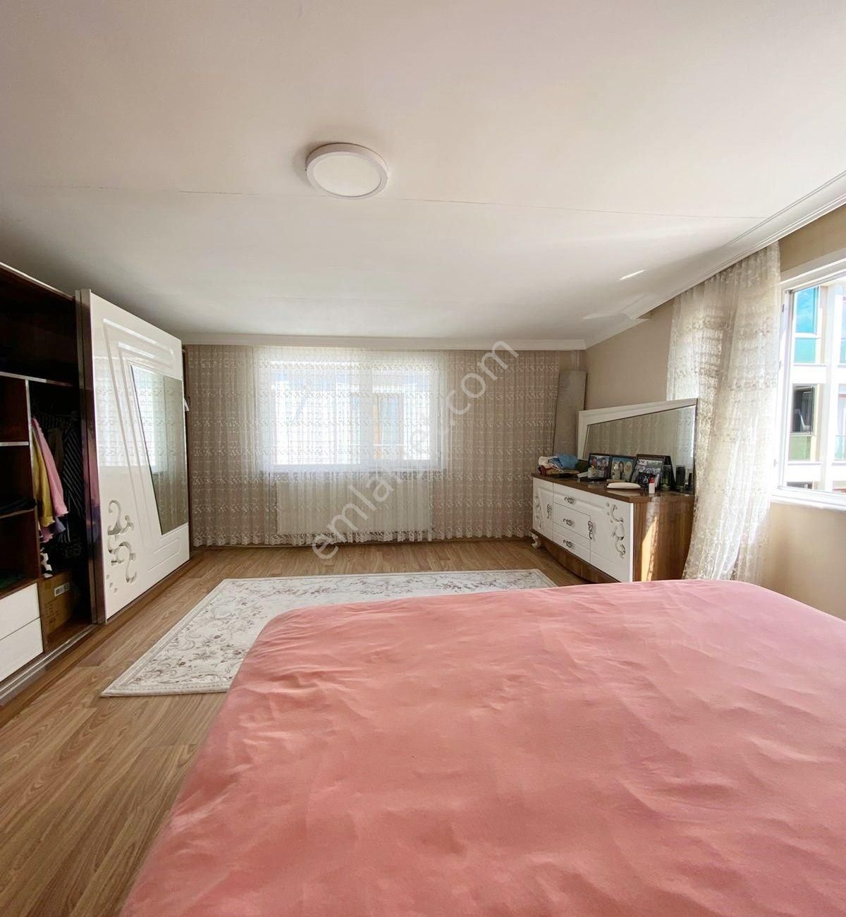 Avcılar Cihangirde Kaymakamlığa Yakın 3+1 Kullanışlı Satılık - Görsel 2