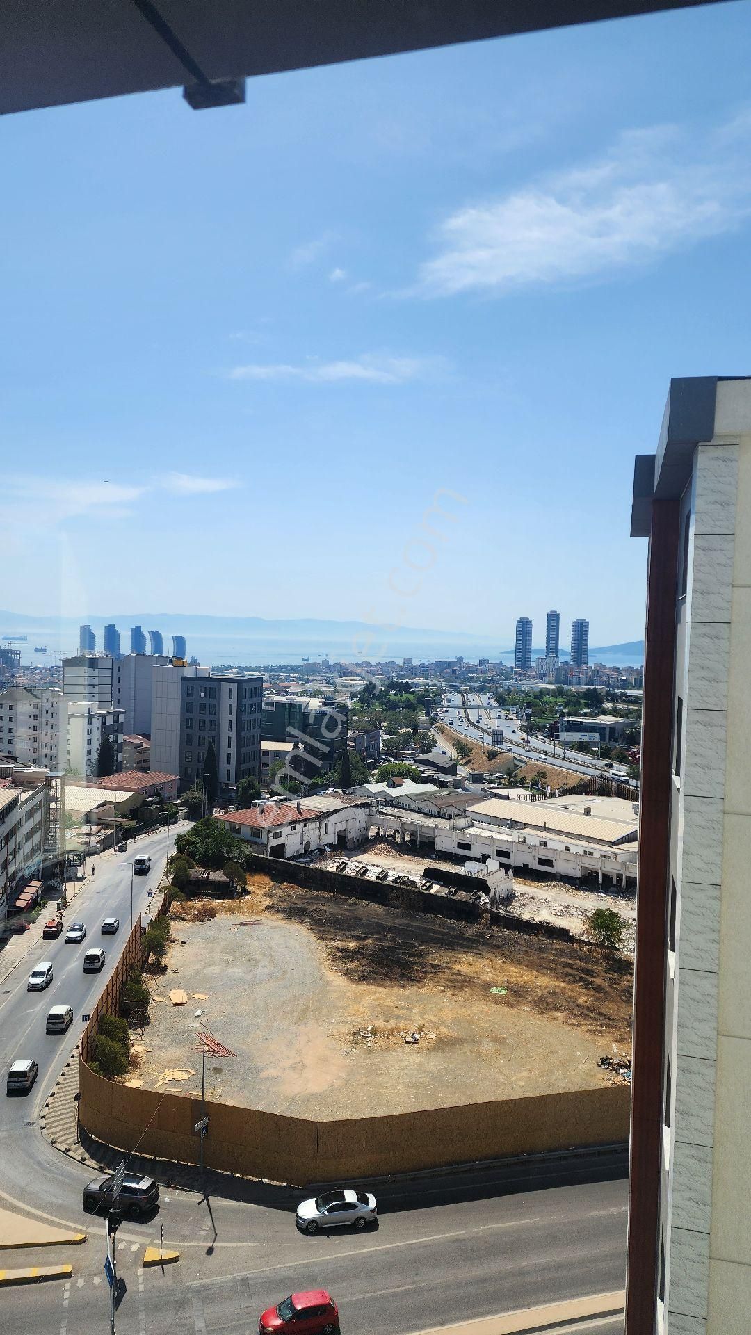 E5 Ve Metro Yakını Deniz Manzaralı , Balkonlu ,klimalı Boş 156 M2 Fırsat 3+1 Daire
