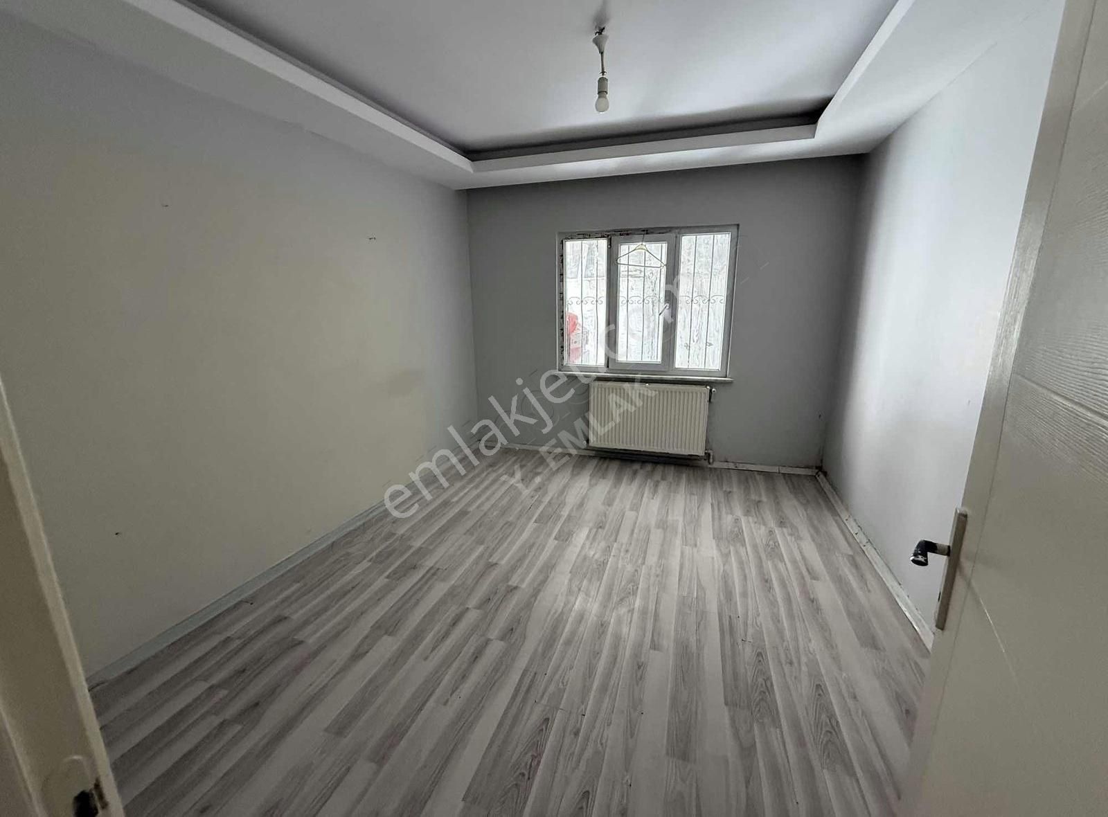 Esenlerde Kiralık Yeni Binada Daire Bekarada Uygun