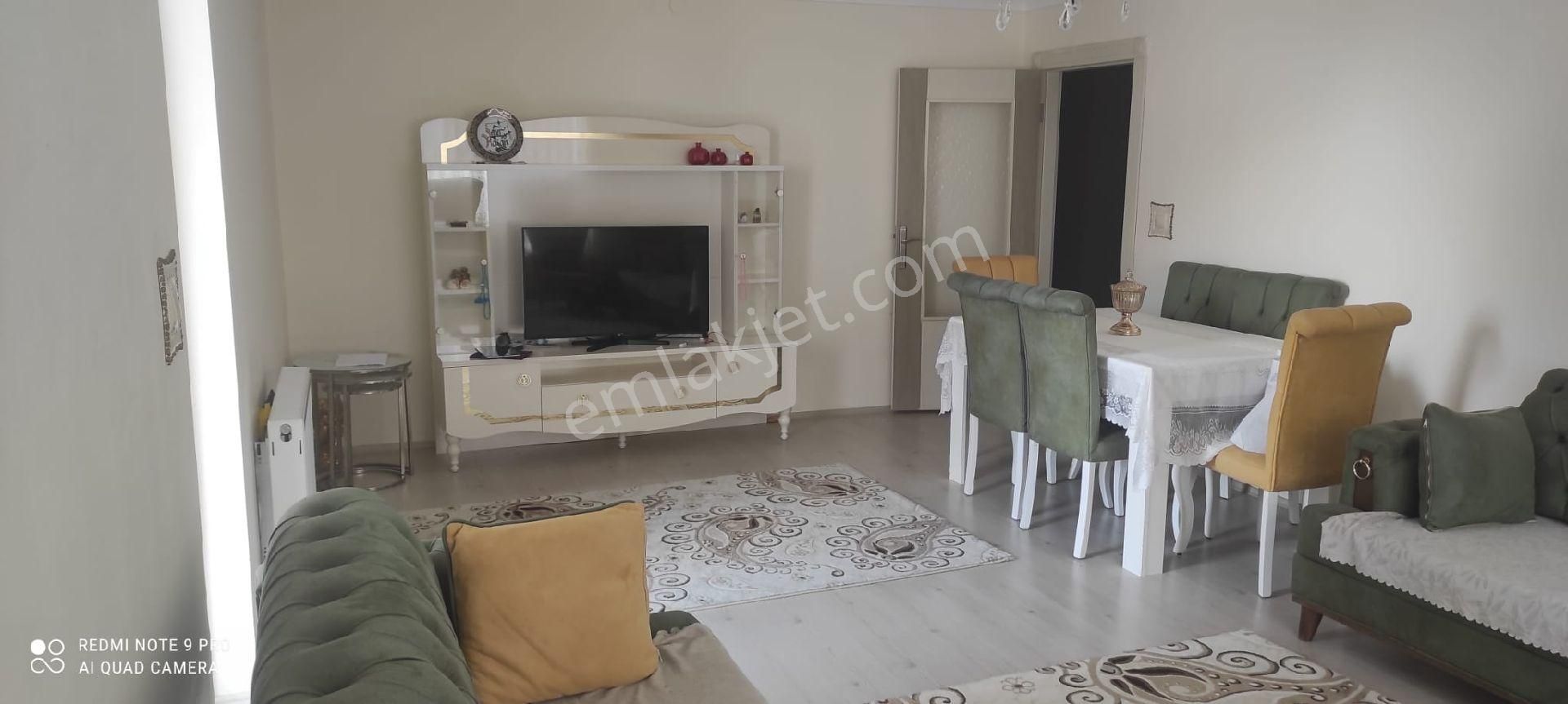 Kat Konumunda Bütün Cepheleri Yüksek 3+1 Geniş