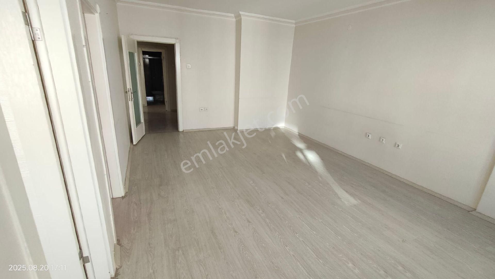 Demetevlerde Geniş Ferah Merkezi Konumda Aileye Uygun 3+1 Kiralık Daire - Görsel 2