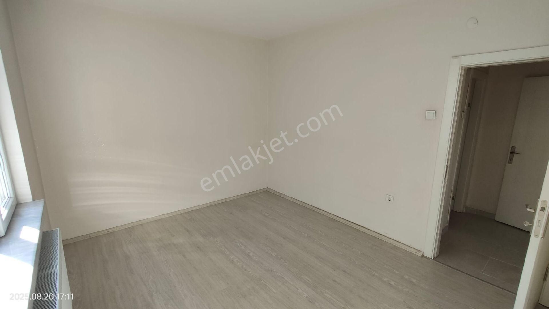 Demetevlerde Geniş Ferah Merkezi Konumda Aileye Uygun 3+1 Kiralık Daire - Görsel 4