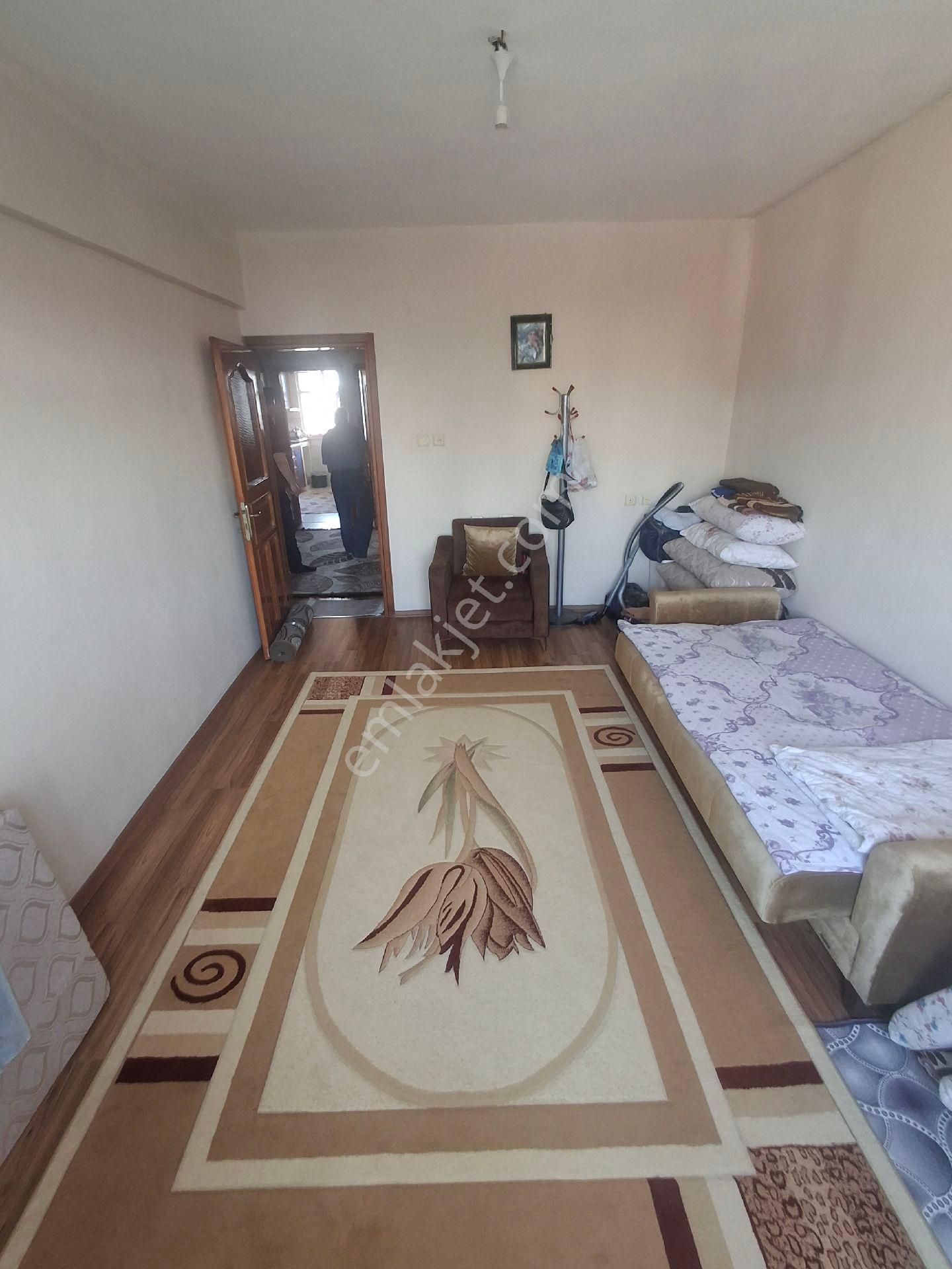 Savaş Emlak'tan Satılık 5 Kat Daire 100 Metre Oturum Alanı