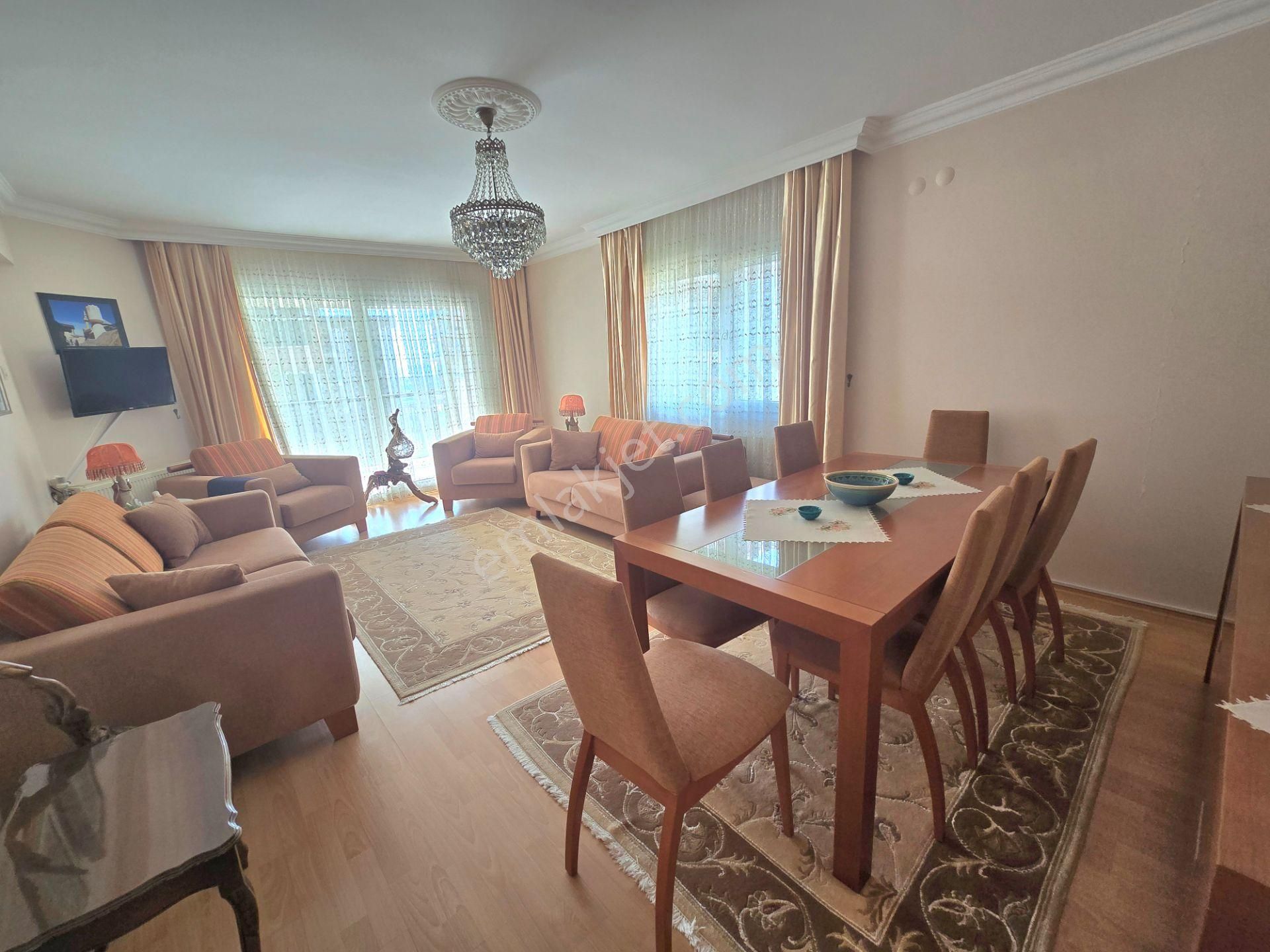 Çiğli Esentepe Gülözge Sitesinde Satılık 3+1 Doğalgazlı, Ebeveyn Banyolu Daire