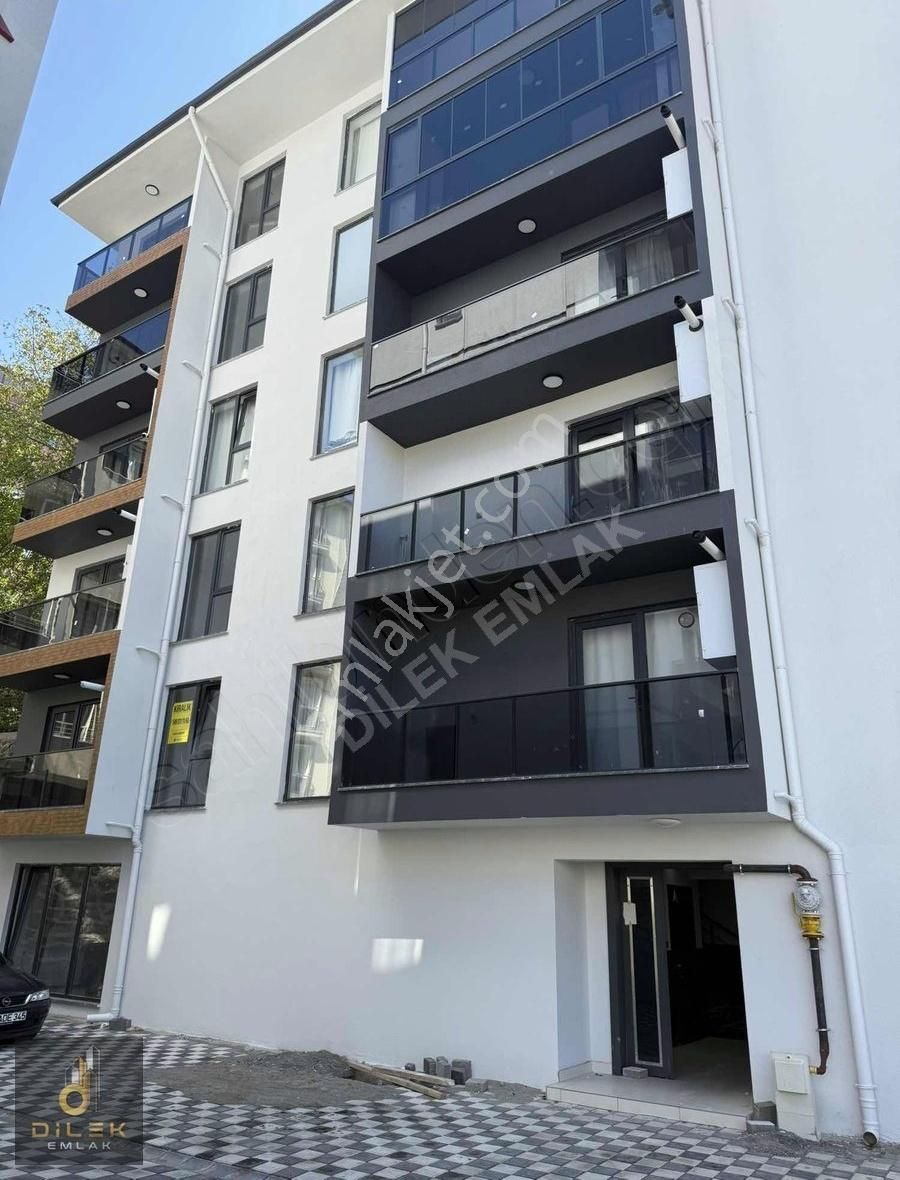 Kadıtarlasında Eşyasız Kiralık Sıfır 1+1 Dilek Emlaktan