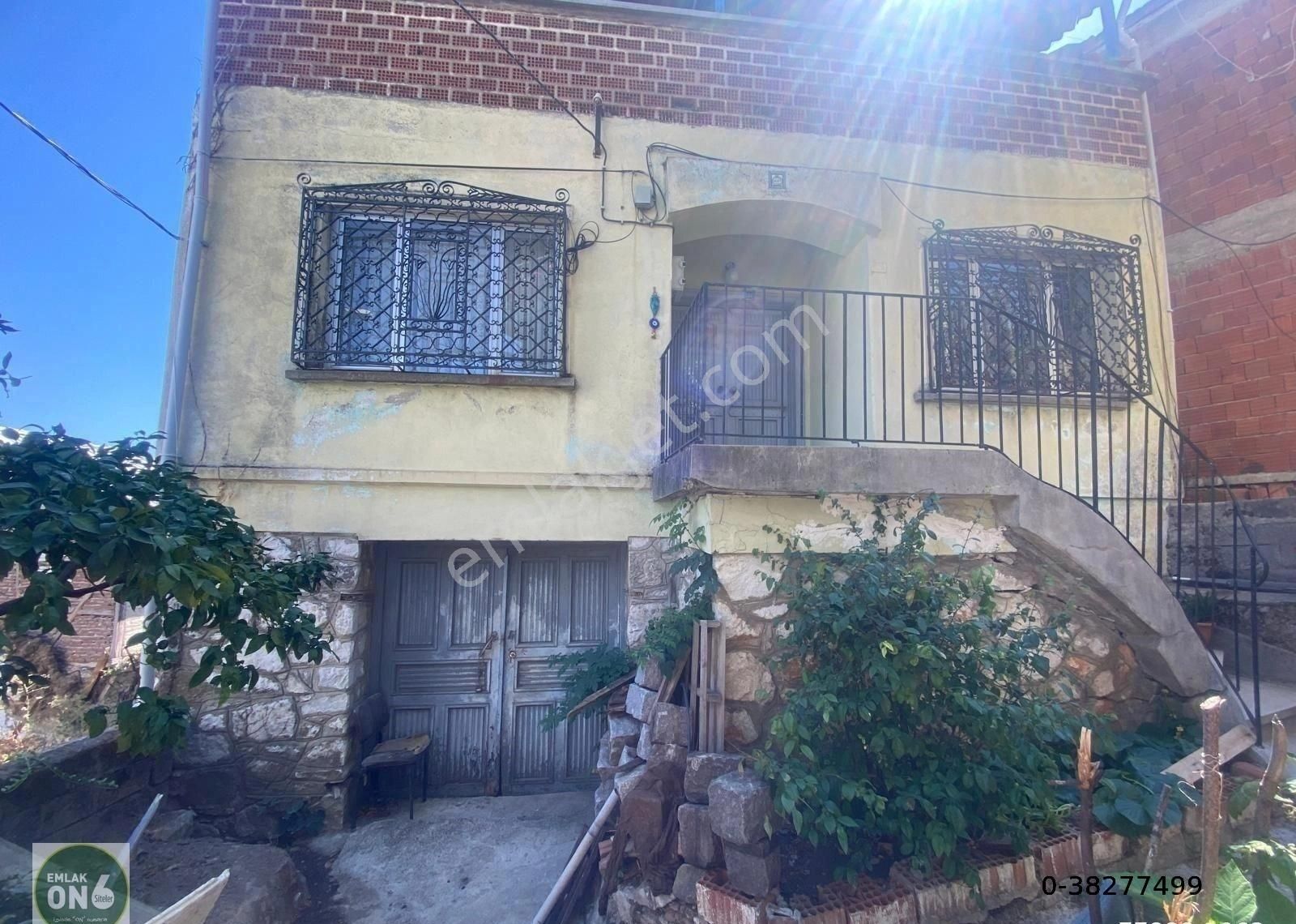 Bursa Orhangazi Dutluca Mahallesinde Göl Manzaralı Satılık 3+1 İmarlı Köy Evi