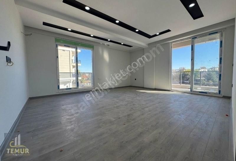 Fevzi Çakmakta Tramwaya Çok Yakın Sitede Arakat Sıfır 2+1 Daire