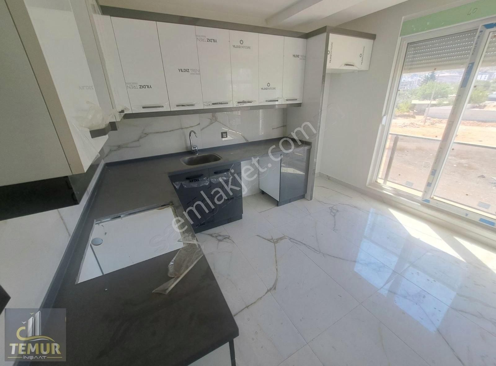 Fevzi Çakmakta Tramwaya Çok Yakın Sitede Arakat Sıfır 2+1 Daire - Görsel 21