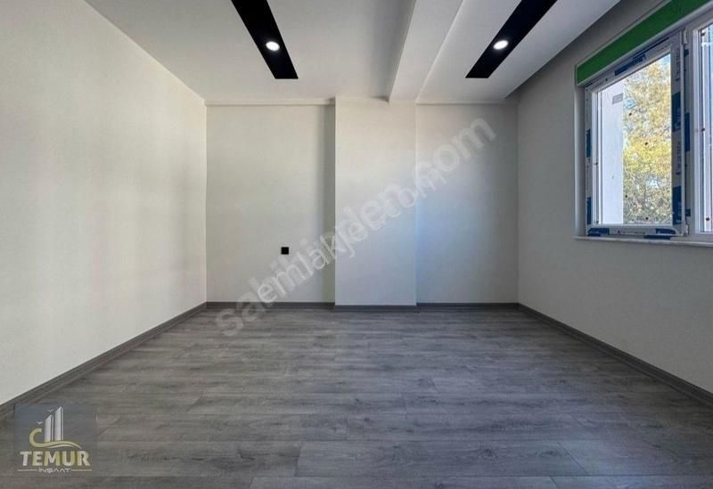 Fevzi Çakmakta Tramwaya Çok Yakın Sitede Arakat Sıfır 2+1 Daire - Görsel 2