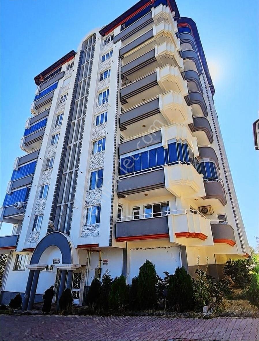 Seyran Emlak'tan Sefaşehirde Satılık Full Bakımlı 4+1 Daire