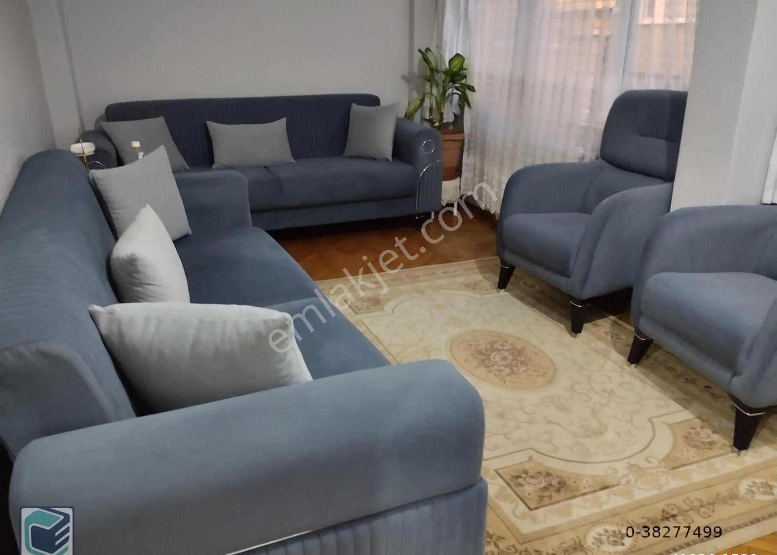 Bakırköy Y Mah Marmaraya Pazara Bir Sokak Var Sahile Yakın 95 M2 2+1kombili Balkonlu Köşe Binada