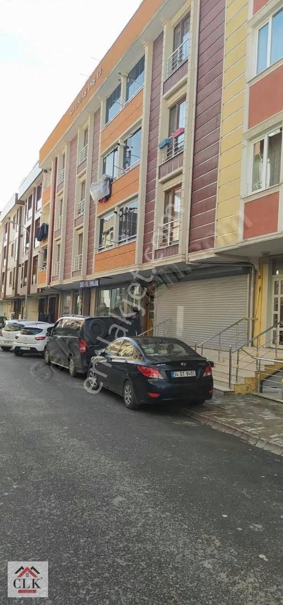 Çekmeköy Mehmet Akif Mahallesin'de 80m2 Düz Ayak Satılık Dükkan