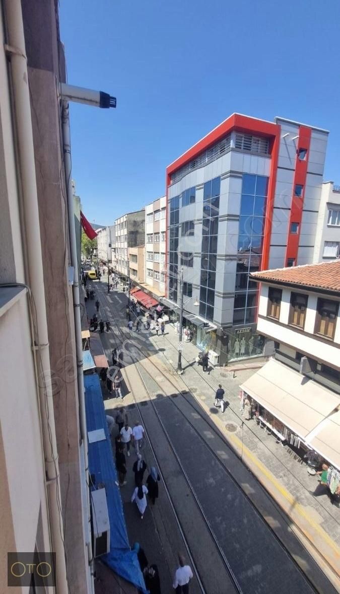 Cumhuriyet Caddesinde Emsalsiz Satılık Bina - Görsel 3