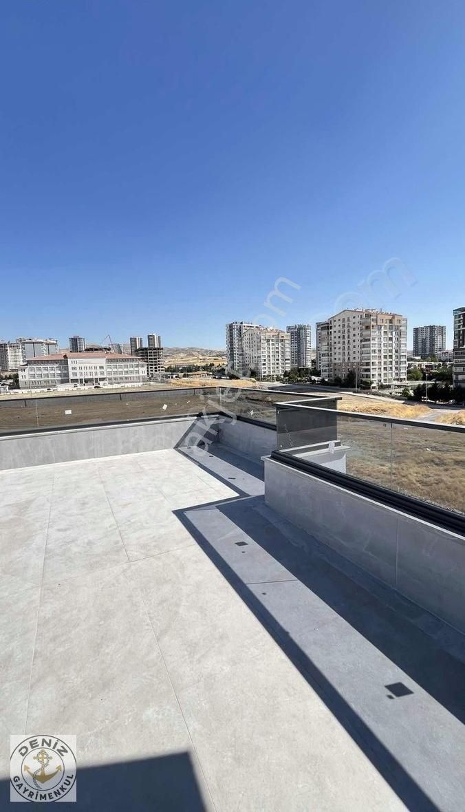Yatay Mimari Projede Geniş Teraslı 1+1 Daireler - Görsel 13