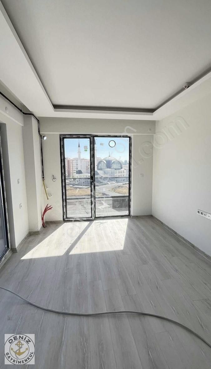 Yatay Mimari Projede Geniş Teraslı 1+1 Daireler - Görsel 4