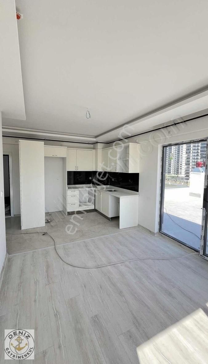 Yatay Mimari Projede Geniş Teraslı 1+1 Daireler - Görsel 18