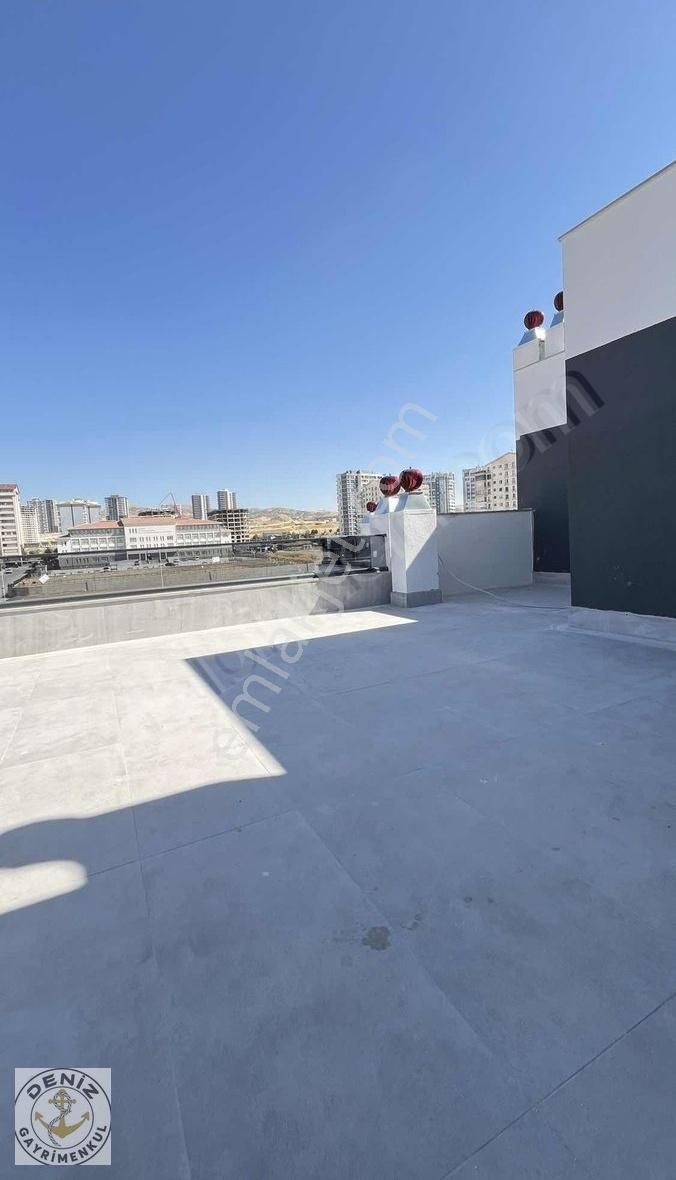 Yatay Mimari Konsept Projede Geniş Teras Bahçeli 1+1 Daireler - Görsel 15