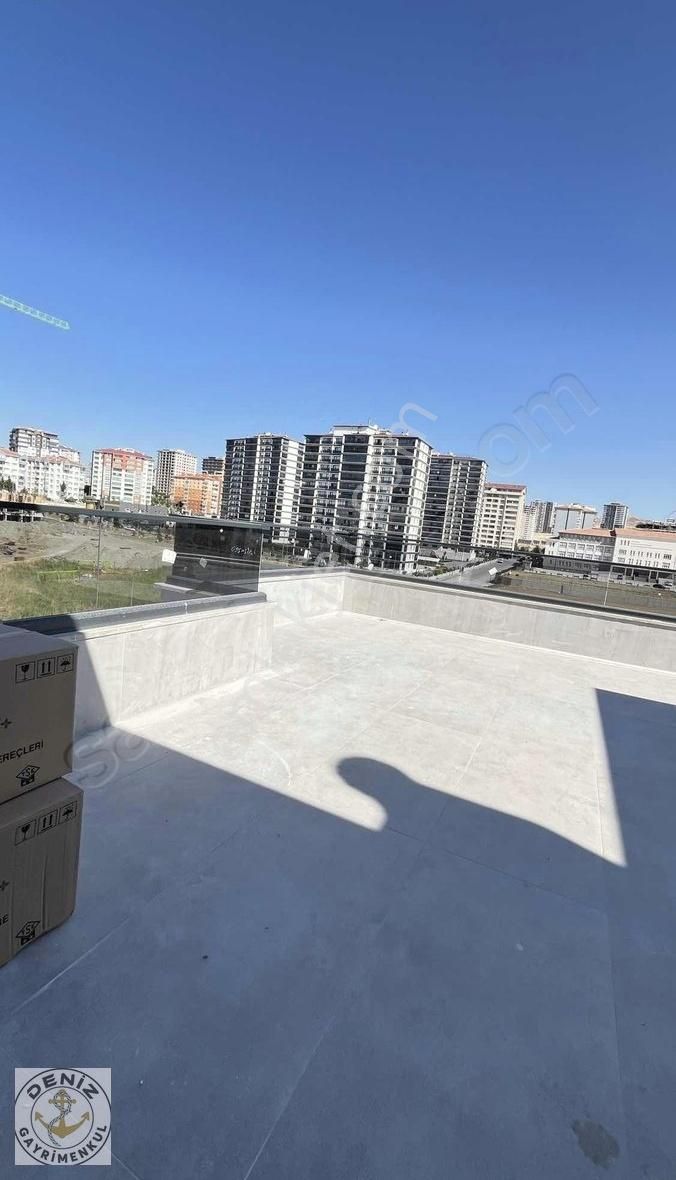 Yatay Mimari Konsept Projede Geniş Teras Bahçeli 1+1 Daireler - Görsel 13