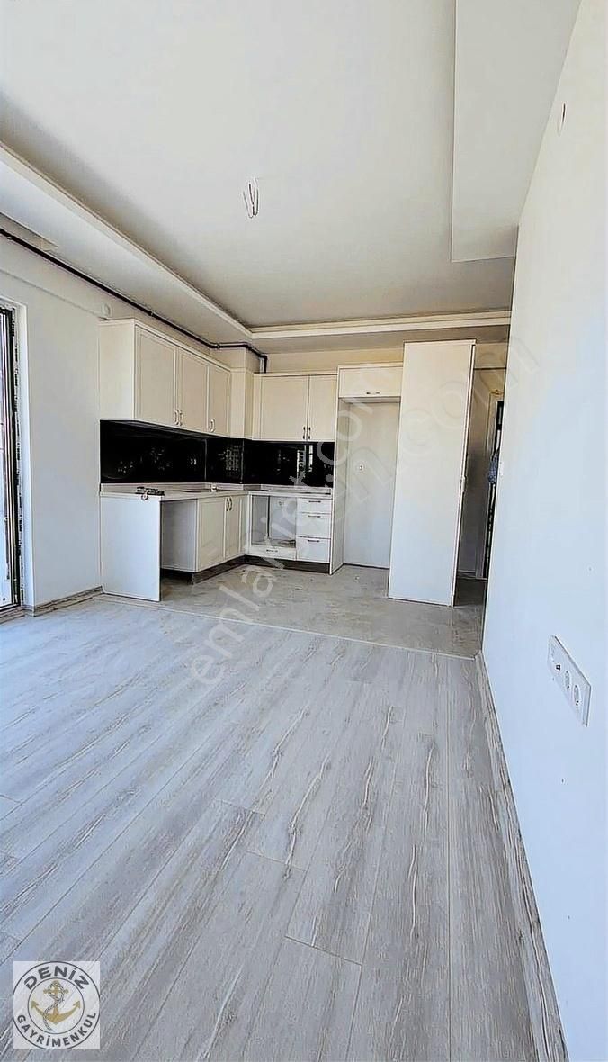 Yatay Mimari Konsept Projede Geniş Teras Bahçeli 1+1 Daireler - Görsel 14