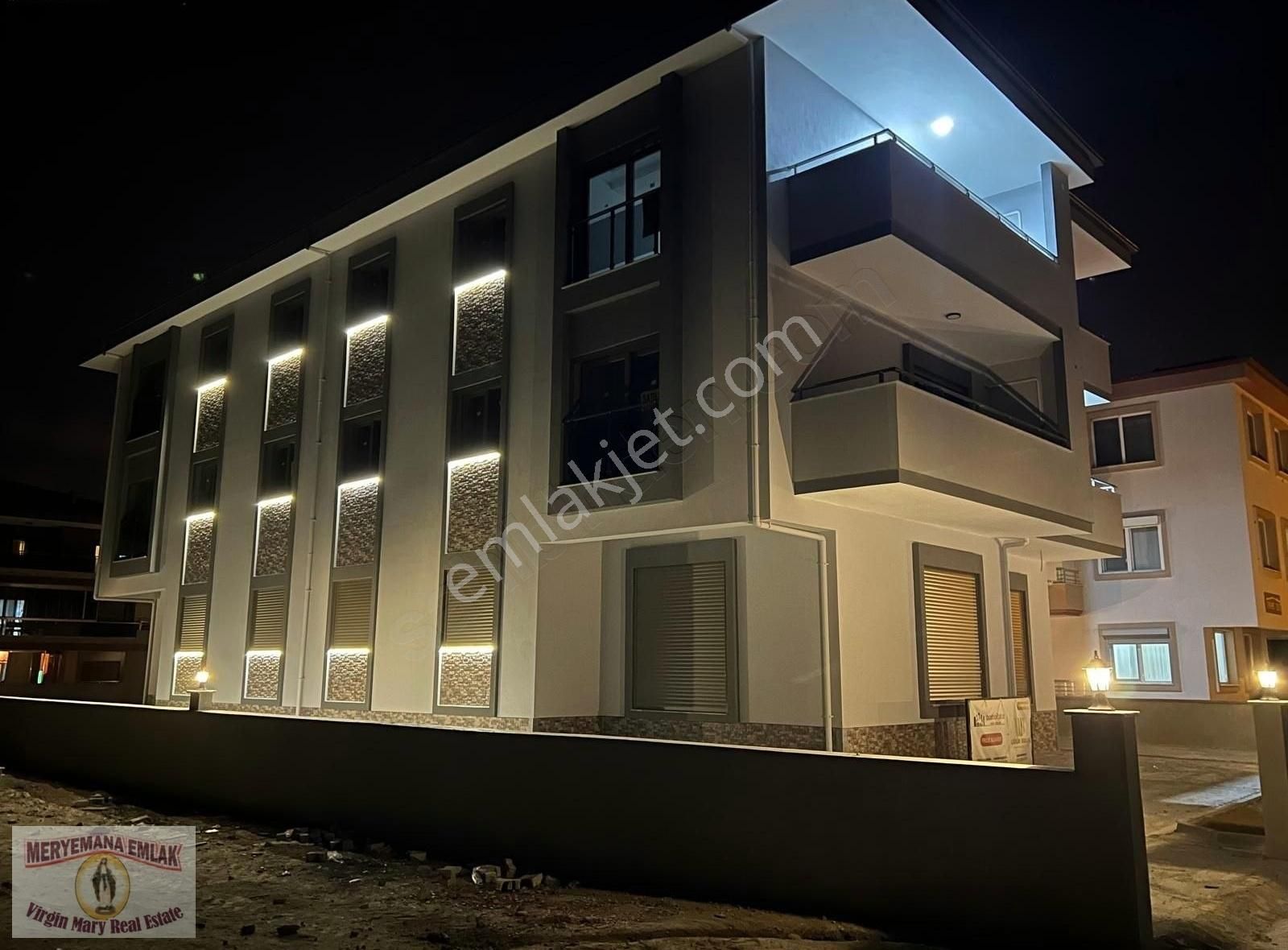 İzmir/selçuk/cumhuriyet Mah.2+1,asansörlü Daire Satılıktır.