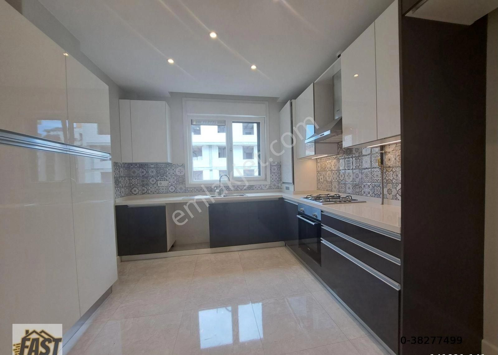 Kadıköy Şaşkınbakkal Sahilde Caddeye 2.bina Balkonlu 3+1 - Görsel 13