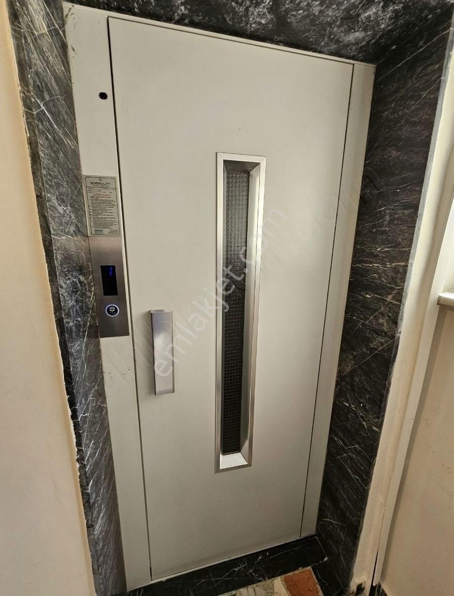 Kükürtlü Karagöz Caddesinde 3+1 Arakat Kiralık Daire