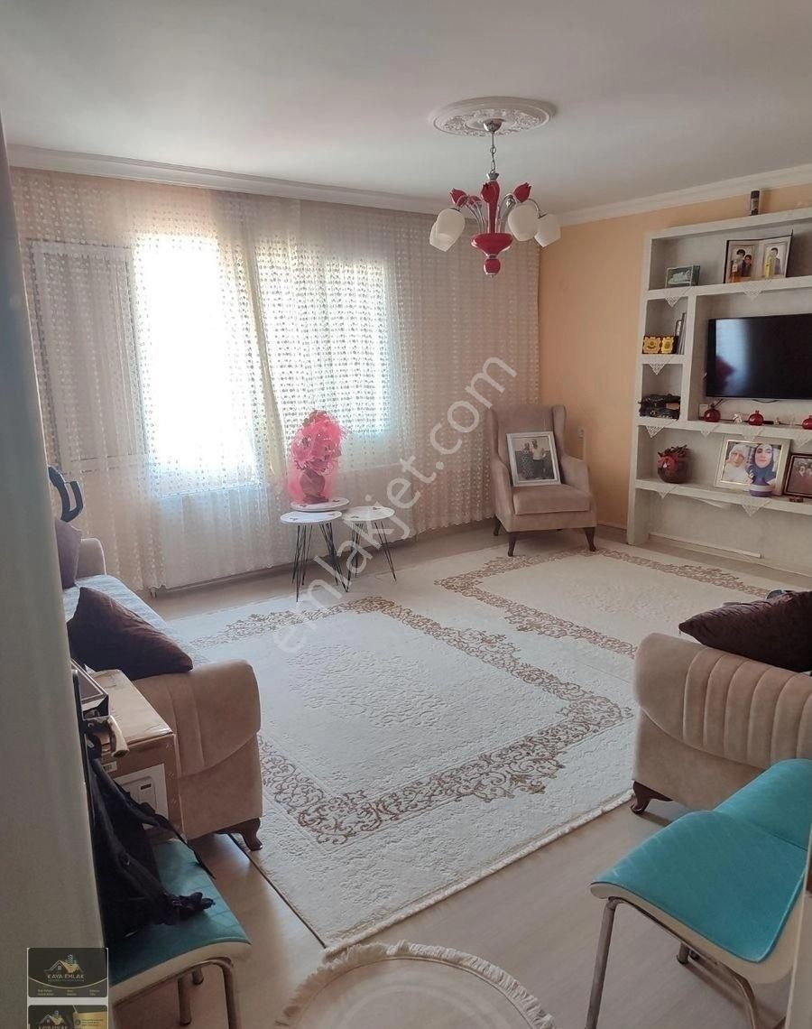 Kaya Emlak'tan Kemalpaşanın Merkezinde Acil Satılık Kombili 3+1 Daire