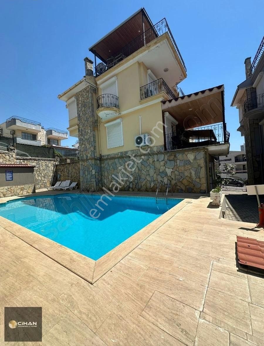 Kuşadası Kadınlar Denizinde Daire Fiyatı Villa